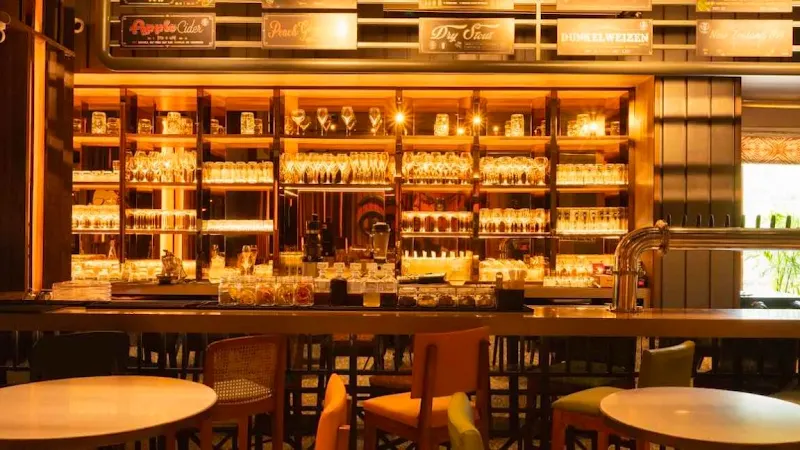 Effingut Saket — Arsenal pub in Delhi Effingut Saket — Arsenal pub in Delhi, India