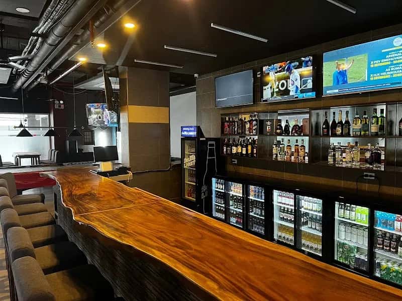Shooter's Sports Bar — Arsenal pub in Makati City Shooter's Sports Bar — Arsenal pub in Makati City, Philippines