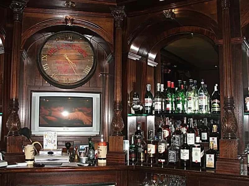 Doolans Bar — Arsenal pub in Playa Flamenca Doolans Bar — Arsenal pub in Playa Flamenca, Spain