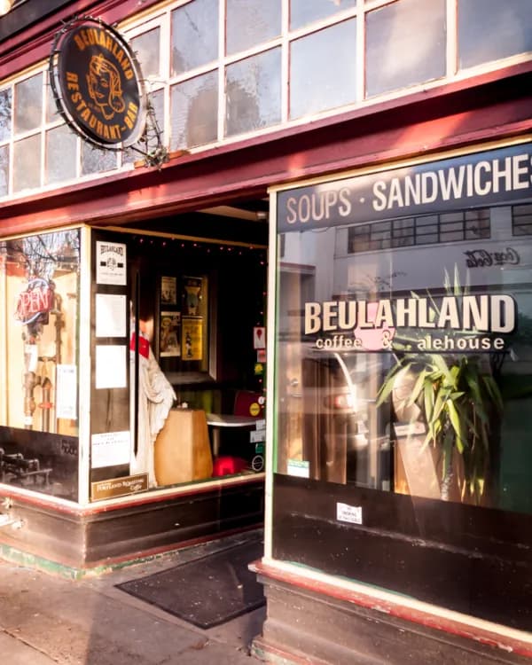 Beulahland Coffee & Alehouse — Arsenal pub in Portland Beulahland Coffee & Alehouse — Arsenal pub in Portland, United States