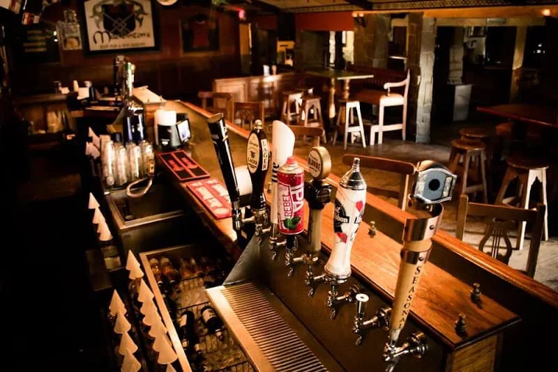 MacDinton's Irish Pub pub exterior in Tampa - an Arsenal supporters' pub