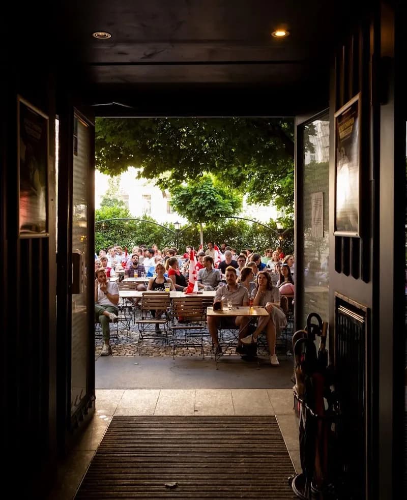 The Long Hall — Arsenal pub in Vienna The Long Hall — Arsenal pub in Vienna, Austria