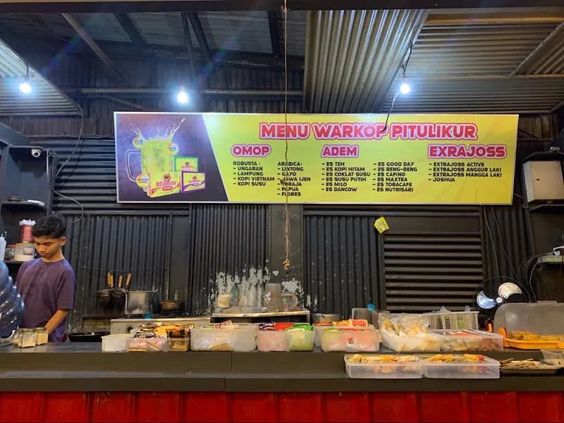 Warkop Pitulikur pub exterior in Surabaya - an Arsenal supporters' pub